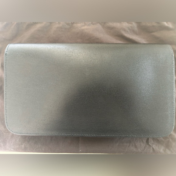 Gucci Black Leather clutch in excellent used condition - Picture 9 of 10